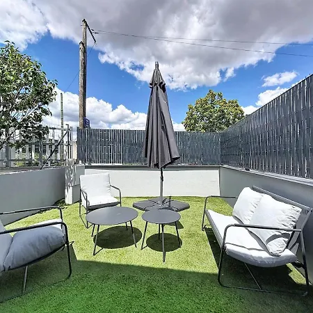 Apartment Duplex Climatise Avec Terrasse & Parking Gratuit A